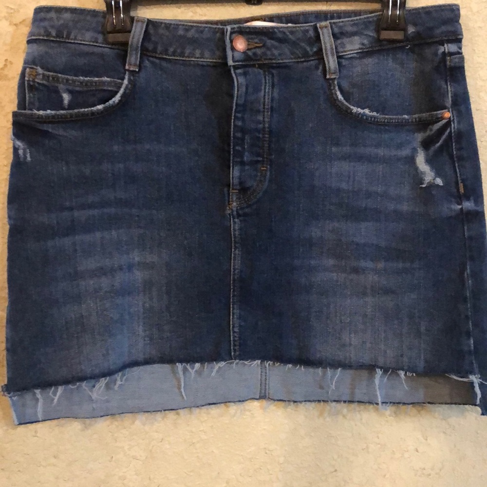 ZARA Takaro denim wear skirt Size L Raw hem Button Front Denim skirt LNWOT